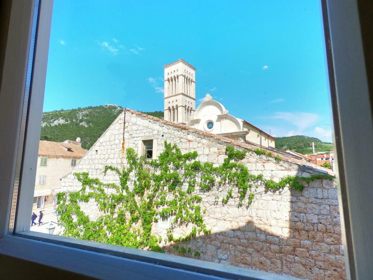 Historic Piazza House & Romantic Hidden Garden Hvar Town Exterior photo
