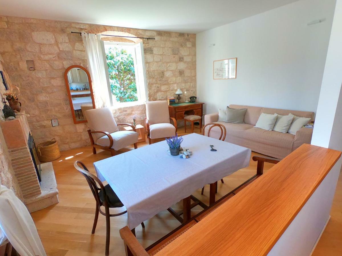 Historic Piazza House & Romantic Hidden Garden Hvar Town Exterior photo