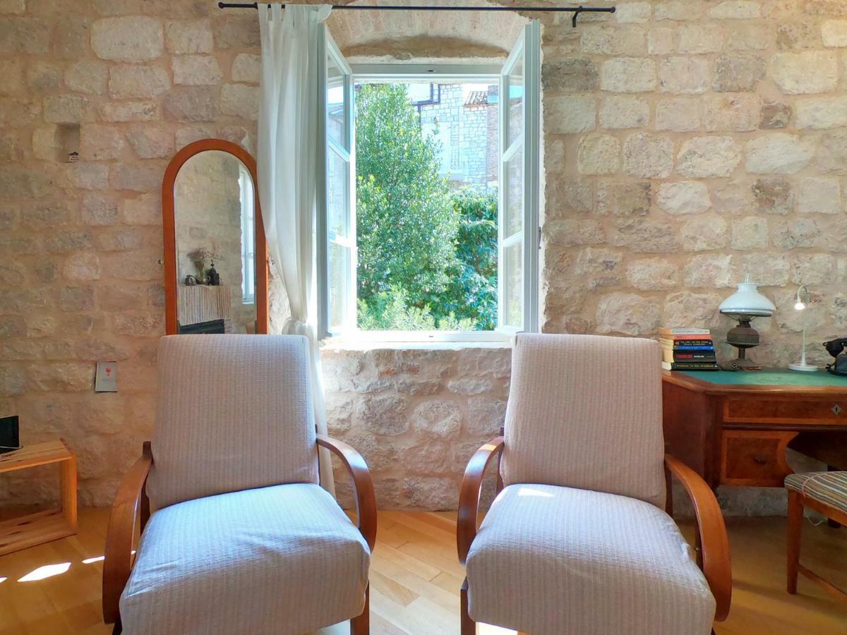 Historic Piazza House & Romantic Hidden Garden Hvar Town Exterior photo