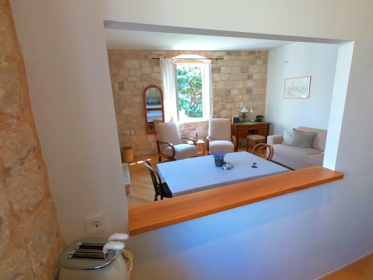 Historic Piazza House & Romantic Hidden Garden Hvar Town Exterior photo
