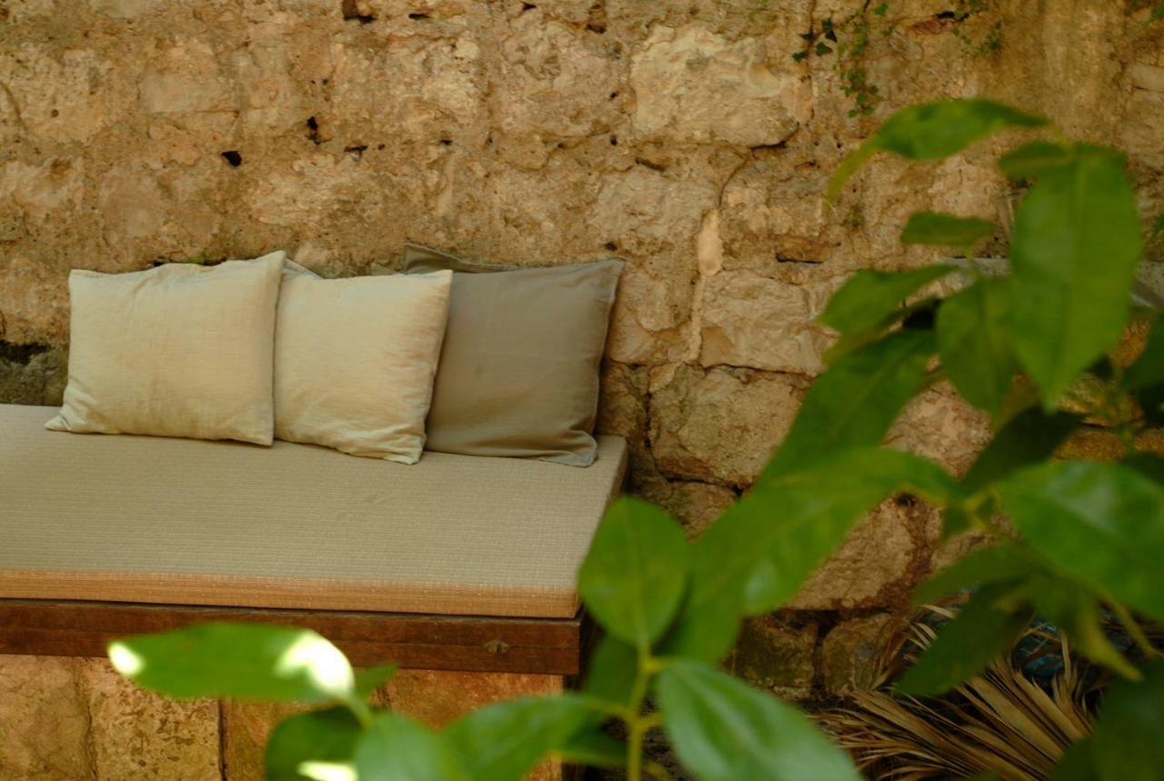 Historic Piazza House & Romantic Hidden Garden Hvar Town Exterior photo