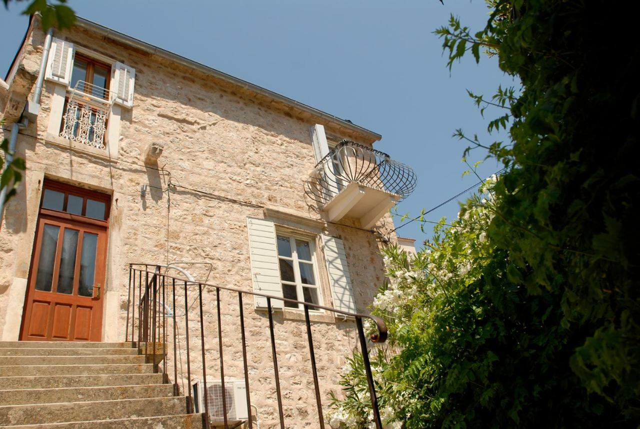 Historic Piazza House & Romantic Hidden Garden Hvar Town Exterior photo