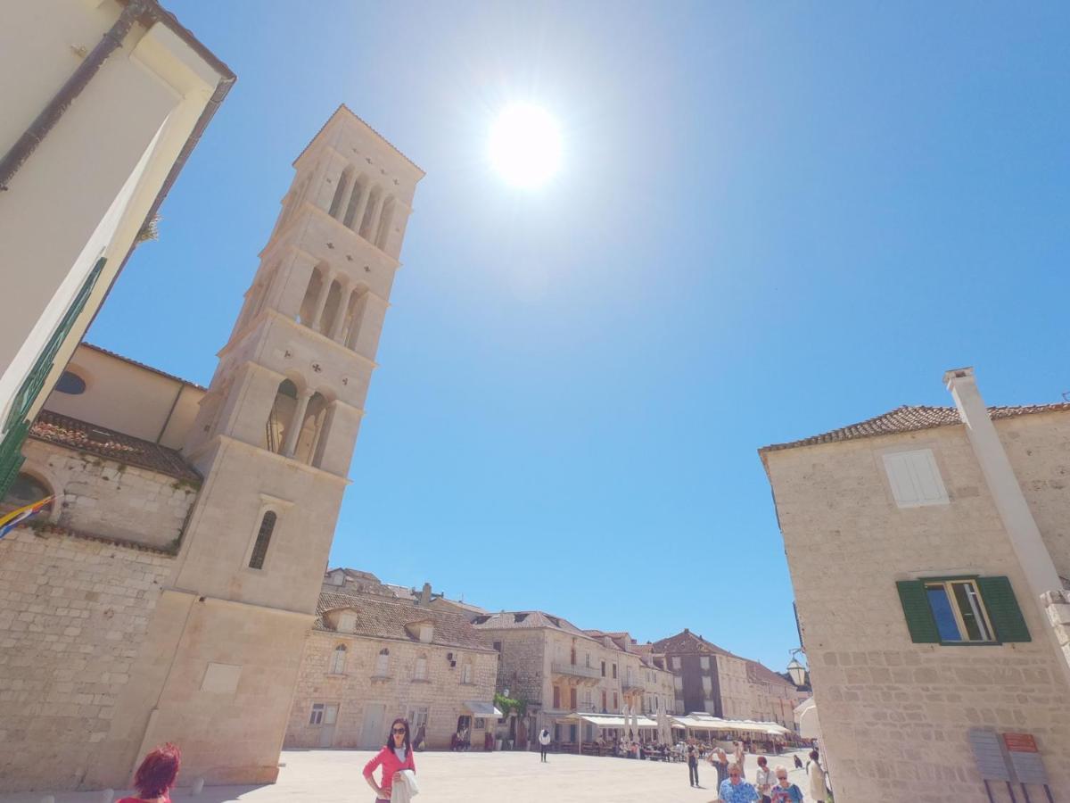 Historic Piazza House & Romantic Hidden Garden Hvar Town Exterior photo