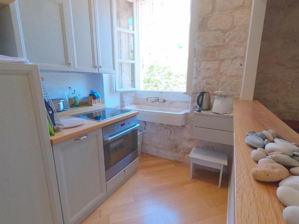 Historic Piazza House & Romantic Hidden Garden Hvar Town Exterior photo