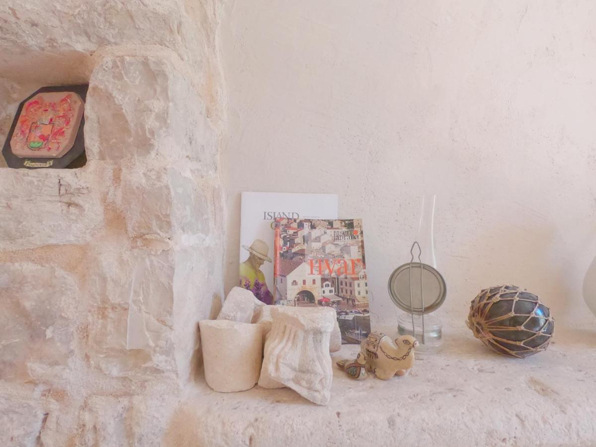 Historic Piazza House & Romantic Hidden Garden Hvar Town Exterior photo